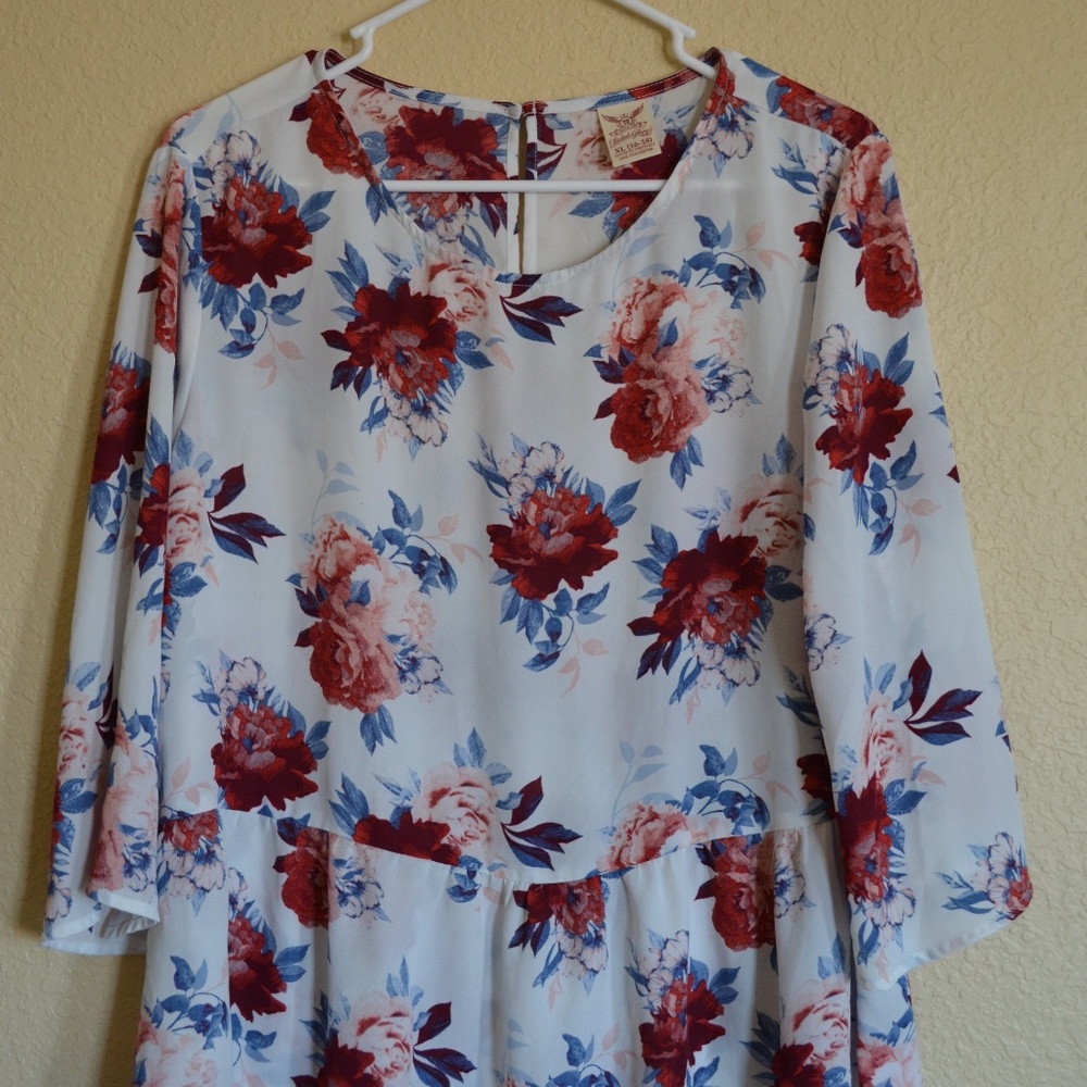Floral swoop neck floral blouse
